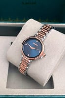 ساعة نسائية بتصميم هندسي بلون روز قولد