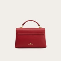 شنطة نسائية بمقاس متوسط بلون احمر