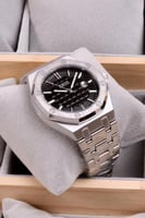 ساعة رجالي بلون فضي ميناء اسود