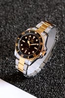 ساعة رجالية لونين فضي وذهبي ميناء أسود