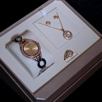 طقم ساعة ومجوهرات في بوكس فخم