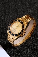 ساعة رجالية باللون الذهبي الكامل