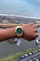 ساعة رجالية باللون الذهبي والأخضر