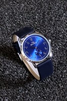 ساعة جلد رجالية بأرقام عربية باللون الأزرق