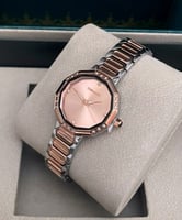 ساعة نسائية بتصميم هندسي بلون روز قولد