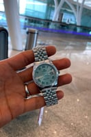 ساعة رجالية رسمية باللون الرصاصي بأرقام لاتينية