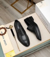 حذاء رجالي كاجوال رسمي LV من الجلد الطبيعي