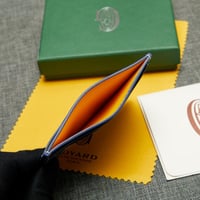 حامل البطاقات الكلاسيكي الفاخر من غويارد