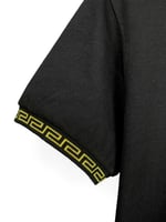 تيشيرت فيرزاتشي الفاخر بشعار ذهبي مطرز