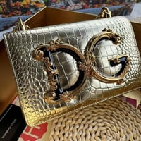 حقيبة دولتشي آند غابانا كروس بودي الذهبية الفاخرة