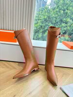 بوت جلدي فاخر بلمسة فخامة خالدة من هيرميس