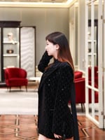 بليزر غوتشي المخملي المرصّع بالكريستال