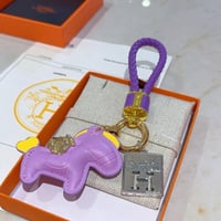 سلسلة مفاتيح هيرميس بلاتيني تصميم فاخر بجودة عالية