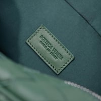 بوتيغا فينيتا الجديد شنطة صغيرة جلد مجدول للسفر