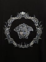 تيشيرت فيرزاتشي بتصميم ميدوسا الفاخر