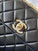 حقيبة شانيل كلاسيك سوداء مستوحى من جلد الماعز