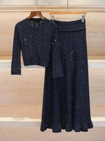 طقم تنورة وبلوزة ماكسي محبوكة مرصعة بأحجار الراين