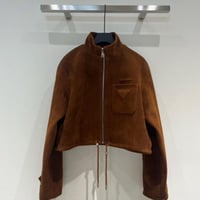 جاكيت برادا جلد ماعز فاخر بتصميم قصير