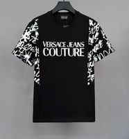 تيشيرت فيرساتشي جينز كوتور بطبعة فنية