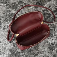 شنطة مجدولة من بوتيغا باللون البرغندي الساحر