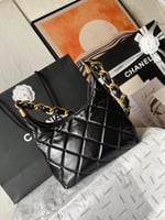 شنطة هوبو شانيل الصغيرة