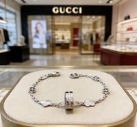 سوار غوتشي - أيقوني مطلي بالذهب الأبيض