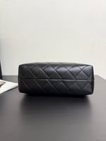 شنطه شانيل جلد مبطن باللونين الرصاصي والأسود