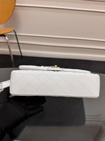 شانيل كلاسيك فلاب متوسطة مع هاردوير ذهبي