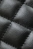 شنطه شانيل كافيار مبطنة باللون الأسود لمسة فينتاج...