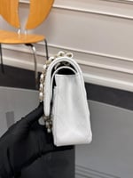 شانيل كلاسيك فلاب متوسطة مع هاردوير ذهبي