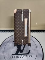 حقيبة هورايزن 70 من لويس فويتون بتصميم مارك نيوسن