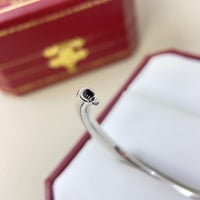 سوار كارتييه بمنحنى مسمار