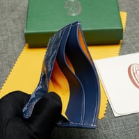 حامل البطاقات الكلاسيكي الفاخر من غويارد