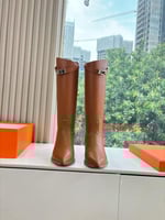 بوت جلدي فاخر بلمسة فخامة خالدة من هيرميس