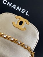 شنطة شانيل من جلد عجل صغيرة