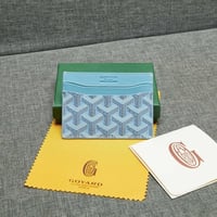 حامل البطاقات الكلاسيكي الفاخر من غويارد