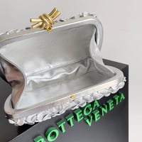 حقيبة بوتيغا فينيتا بوكيت نوت الجلدية الفاخرة