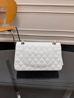 شانيل كلاسيك فلاب متوسطة مع هاردوير ذهبي