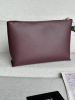 لويفي شنطة جلدية بعقدة على شكل حرف T