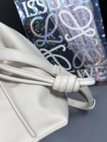 كلاتش فلامنكو ميني مستوحى من جلد عجل نابا