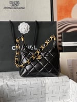 شنطة هوبو شانيل الصغيرة