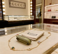 عقد غوتشي المتشابك مع الأحجار الكريمة