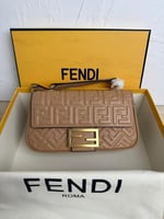 شنطة فيندي باغيت بقلاب بطبعة FF بني مع ذهبي