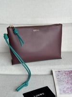 لويفي شنطة جلدية بعقدة على شكل حرف T