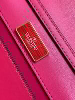 شنطة يد من فالنتينو مرصّع بالكريستال الراقي