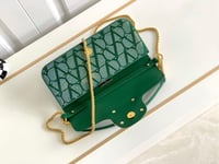 شنطة يد من فلانتينو - مرصعه بأحجار الراين