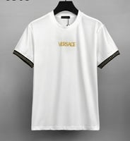 تيشيرت فيرزاتشي الفاخر بشعار ذهبي مطرز