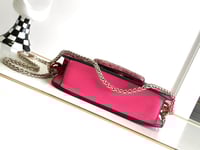 شنطة يد من فالنتينو مرصّع بالكريستال الراقي