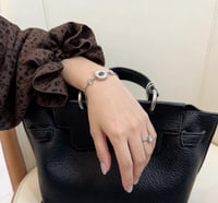 سوار غوتشي - أيقوني مطلي بالذهب الأبيض