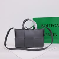 بوتيغا فينيتا أركو الصغيرة من الجلد المنسوج